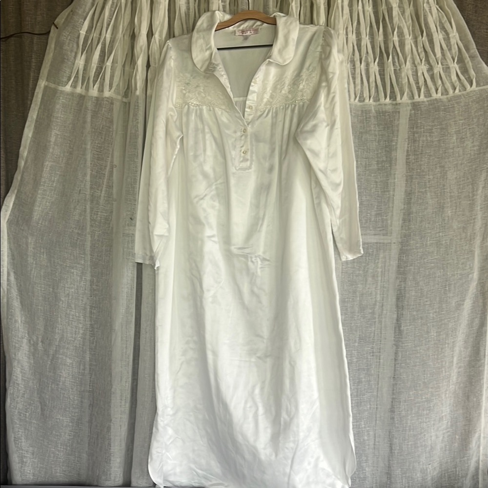 Chic White Satin Nightgown with Lace